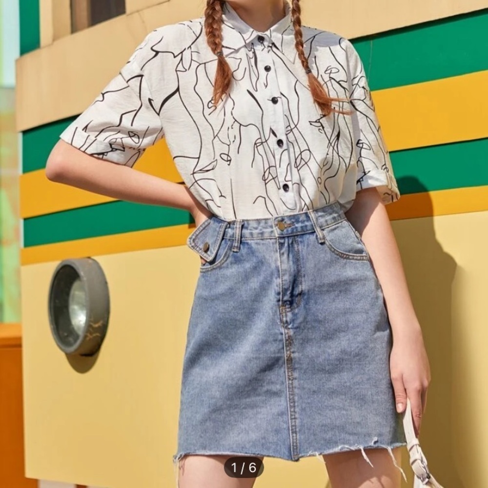 Graphic button up oversized tee with high-low hem - Picture 8 of 10